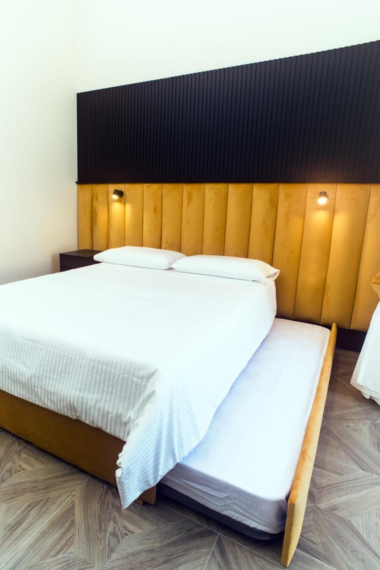 Fida Rooms Naples Extérieur photo